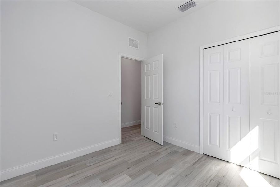 Spacious, unfurnished interior of a new home in , Ocala (Image 32).