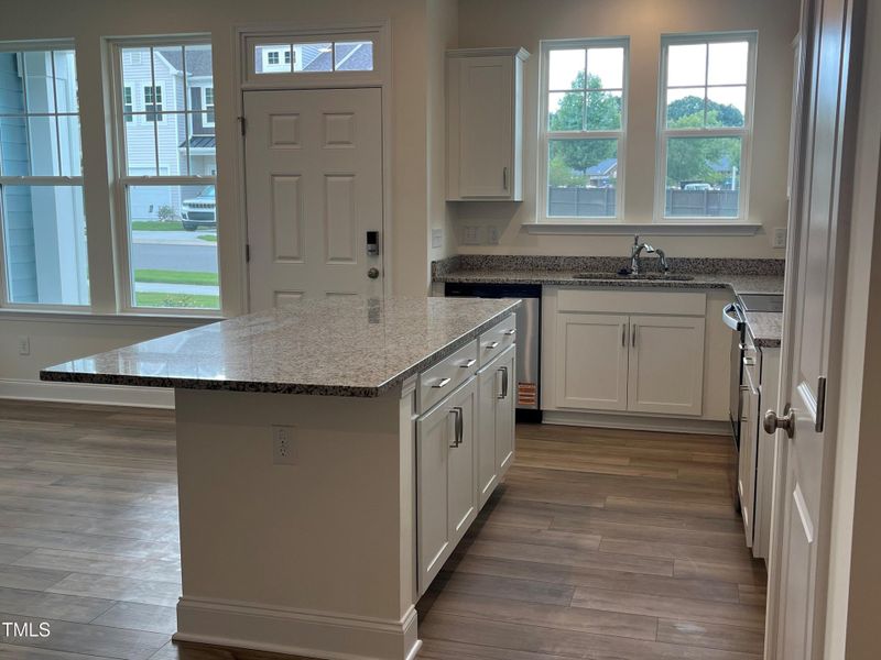 Kitchen w/large Island