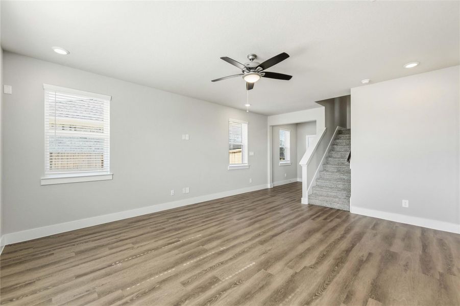 Spacious, unfurnished interior of a new home in Laurel Landing, Alvin (Image 24).