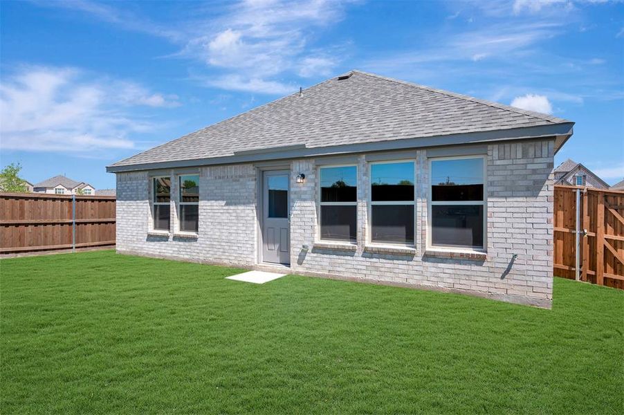 Exterior details and patio area of a home in Tarrytown, Crowley (Image 22).