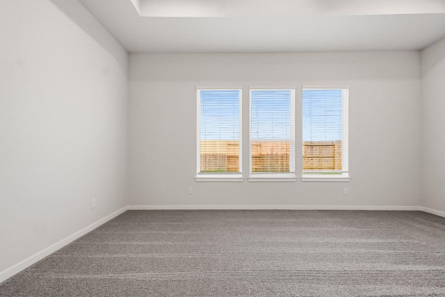 Spacious, unfurnished interior of a new home in Sunterra Lakes, Brookshire (Image 17).
