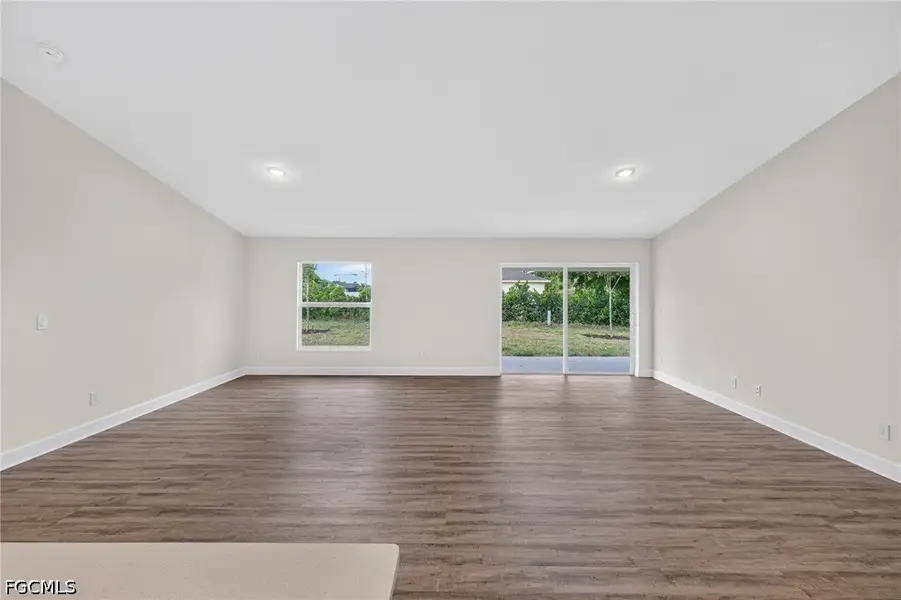 Spacious, unfurnished interior of a new home in Cape Coral, Cape Coral (Image 22).