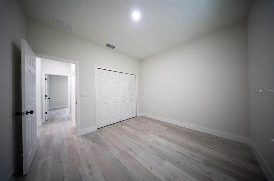 Spacious, unfurnished interior of a new home in , Citrus Springs (Image 18).