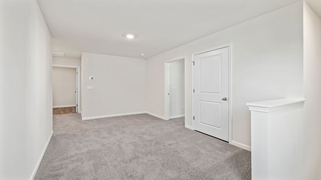 Spacious, unfurnished interior of a new home in Cloverdale Hills, Piedmont (Image 18).