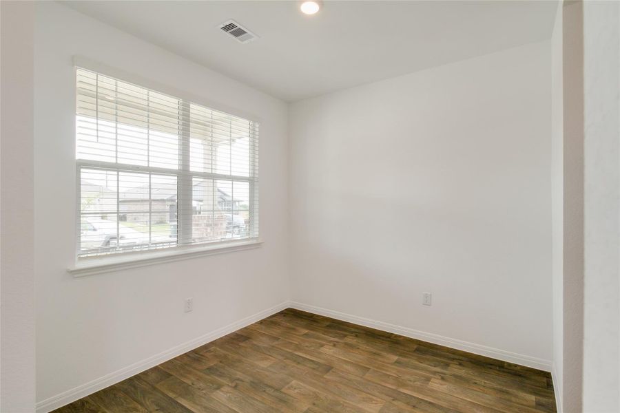 Spacious, unfurnished interior of a new home in Talavera, Kyle (Image 9).