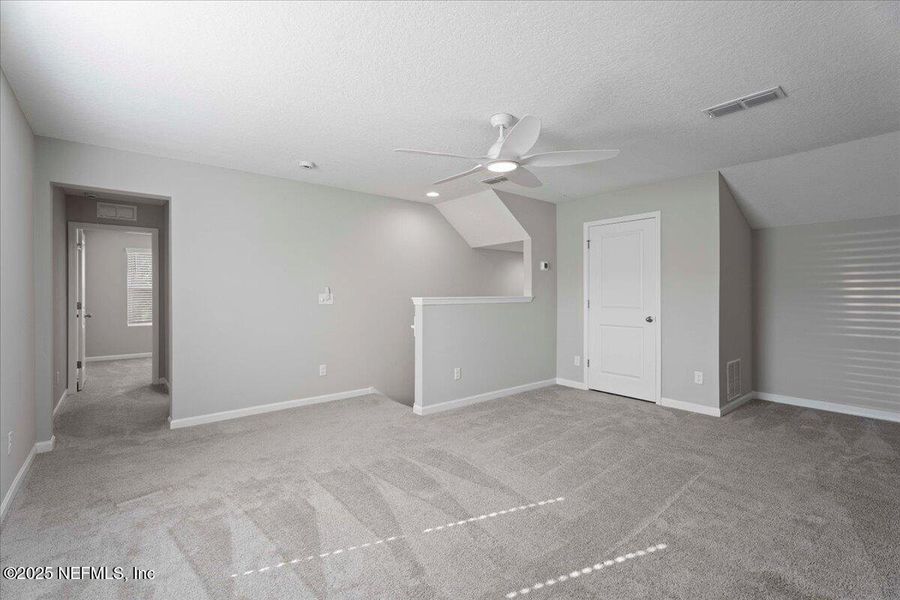 Spacious, unfurnished interior of a new home in Dunns Crossing, Jacksonville (Image 24). Spacious, unfurnished interior of a new home in Dunns Crossing, Jacksonville (Image 24).