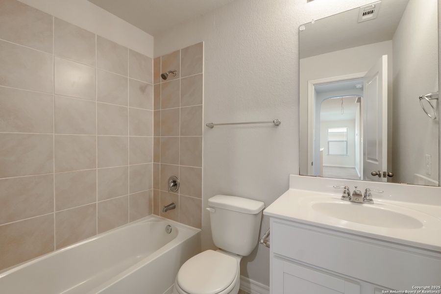 Furnished interior view inside a new home in Laurel Vistas, San Antonio (Image 13). Furnished interior view inside a new home in Laurel Vistas, San Antonio (Image 13).