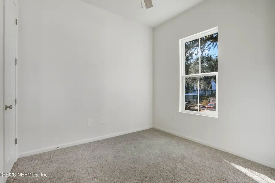 Spacious, unfurnished interior of a new home in , Jacksonville (Image 18).