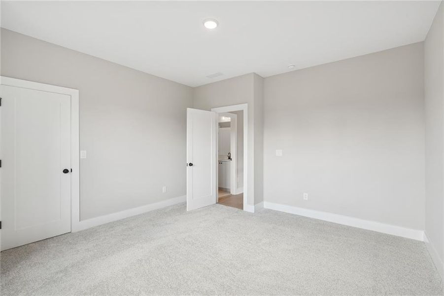 Spacious, unfurnished interior of a new home in Settingdown Farms, Cumming (Image 15).