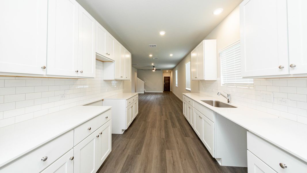 Kitchen to Family Room Kitchen to Family Room