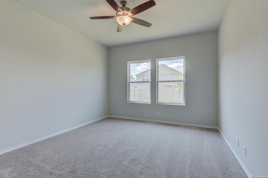 Spacious, unfurnished interior of a new home in Nopal Valley, San Antonio (Image 23).