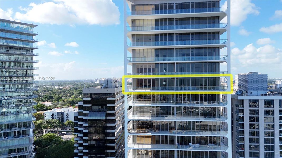 Condo located in Miami, FL showcasing its design and architecture (Image 32).
