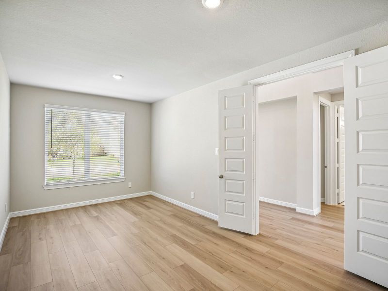 Spacious, unfurnished interior of a new home in Massey Oaks - Estate Series, Pearland (Image 13). Spacious, unfurnished interior of a new home in Massey Oaks - Estate Series, Pearland (Image 13).