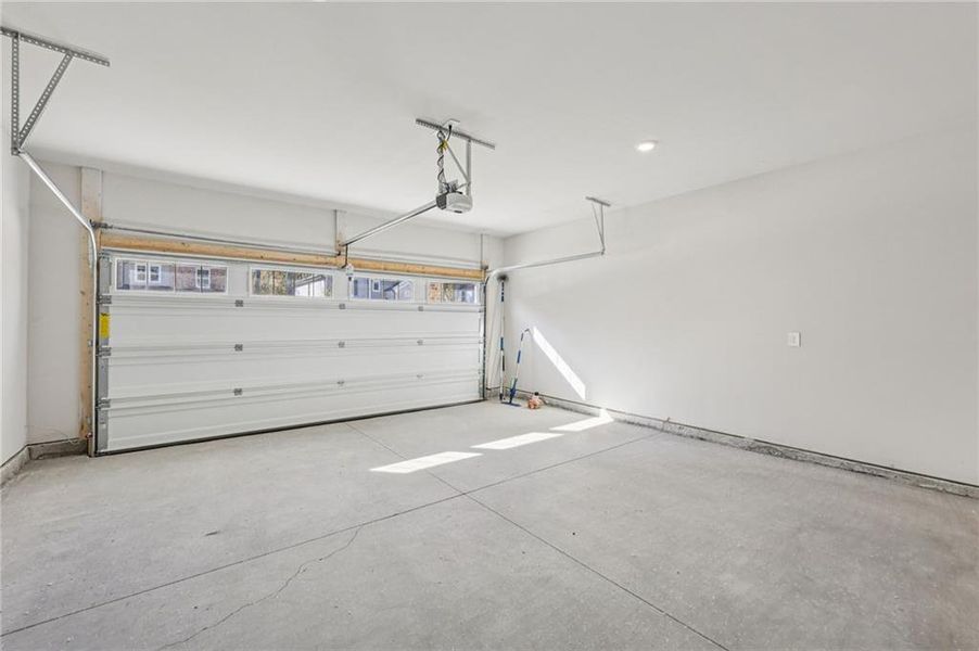 Spacious, unfurnished interior of a new home in The Oaks at Dawson, Dawsonville (Image 29). Spacious, unfurnished interior of a new home in The Oaks at Dawson, Dawsonville (Image 29).