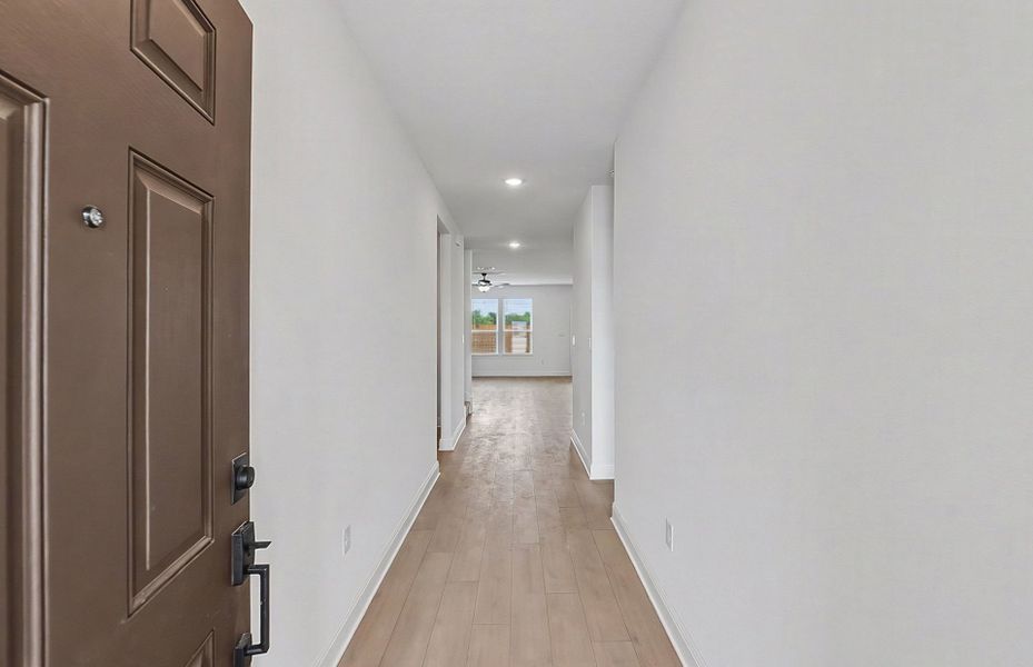 Spacious, unfurnished interior of a new home in River Ranch, Dayton (Image 5).