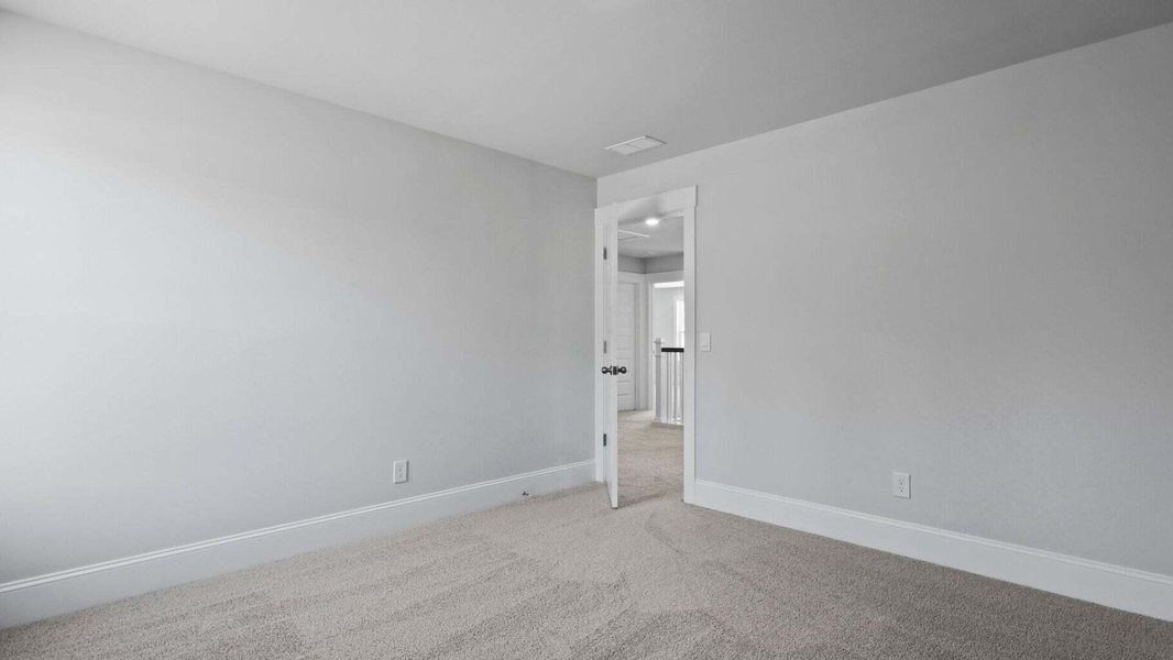 Spacious, unfurnished interior of a new home in Sheep Island, Summerville (Image 11).