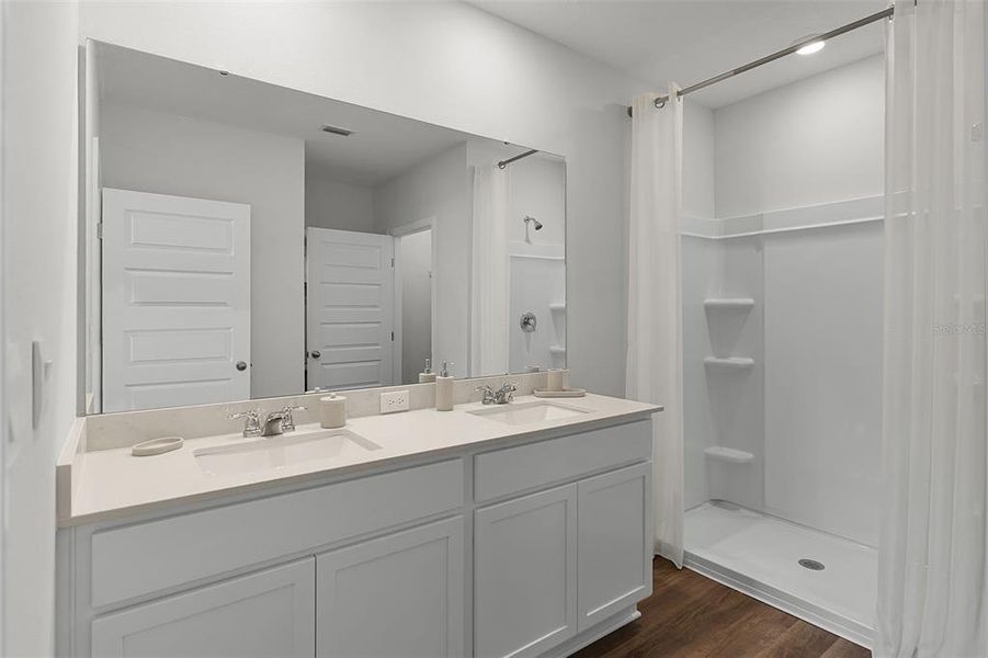 Furnished interior view inside a new home in , Lakeland (Image 20).