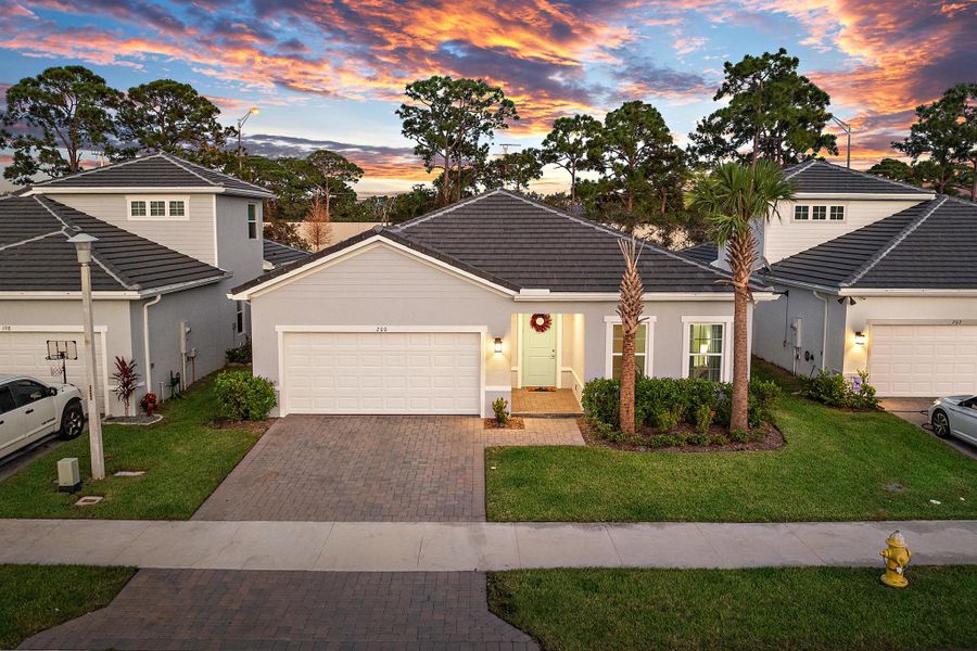 Front exterior of a new home in Banyan Bay, Stuart, FL, highlighting curb appeal (Image 25).