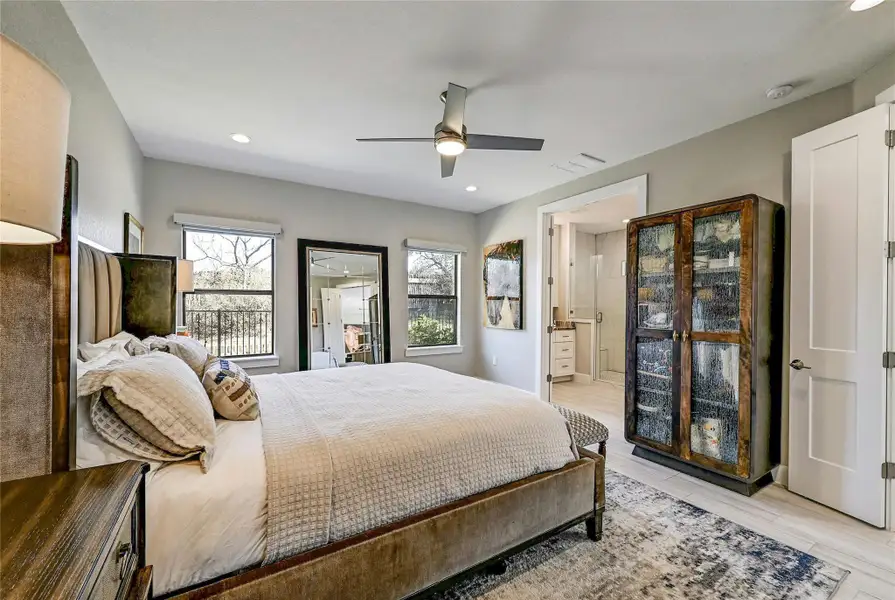 Furnished interior view inside a new home in , Horseshoe Bay (Image 5).