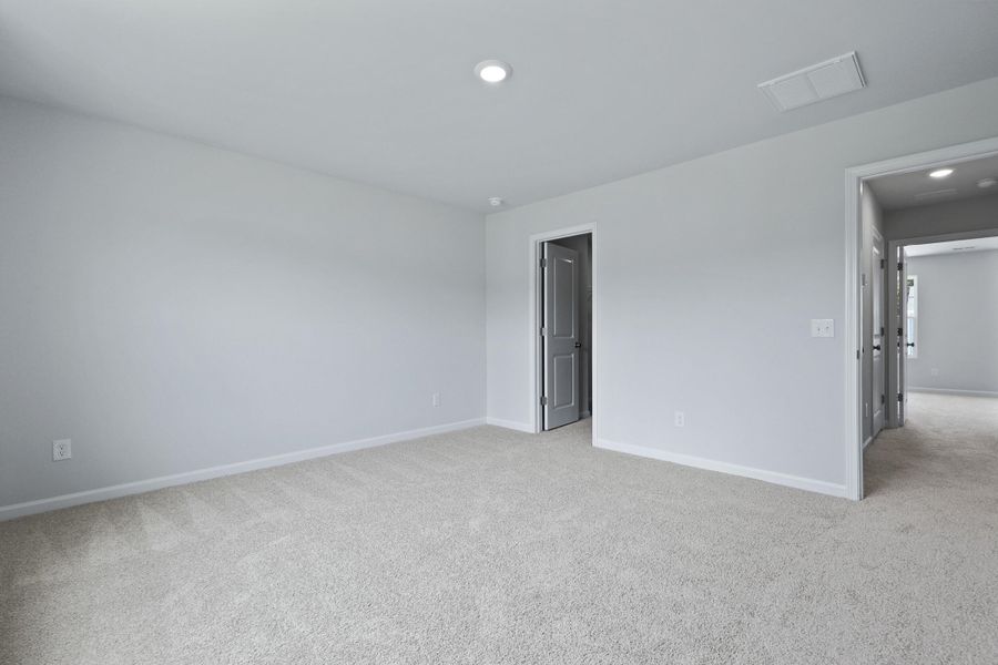 Spacious, unfurnished interior of a new home in , Ladson (Image 33).