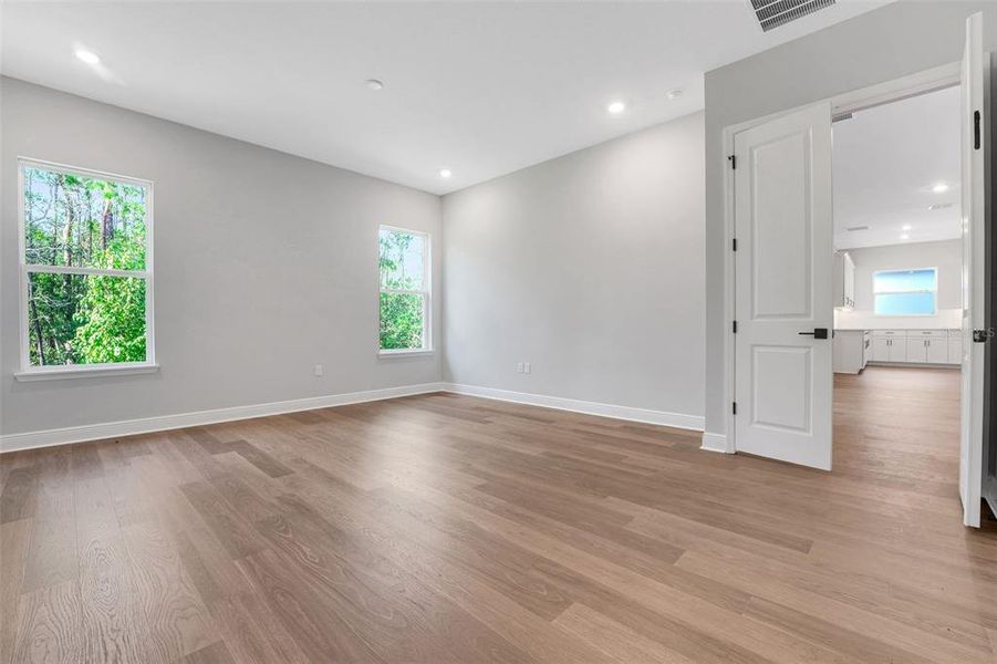 Spacious, unfurnished interior of a new home in Palms at Windermere, Windermere (Image 47).