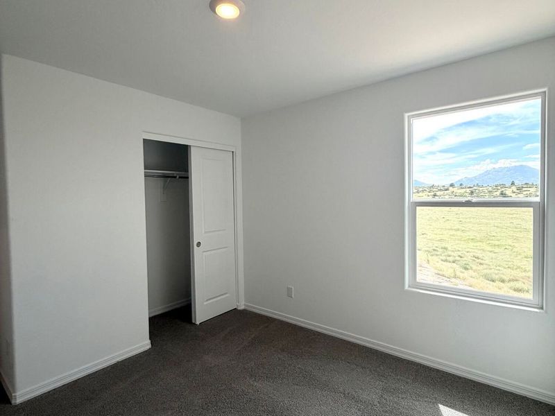 Spacious, unfurnished interior of a new home in South Ranch Southern Collection, Prescott (Image 9).
