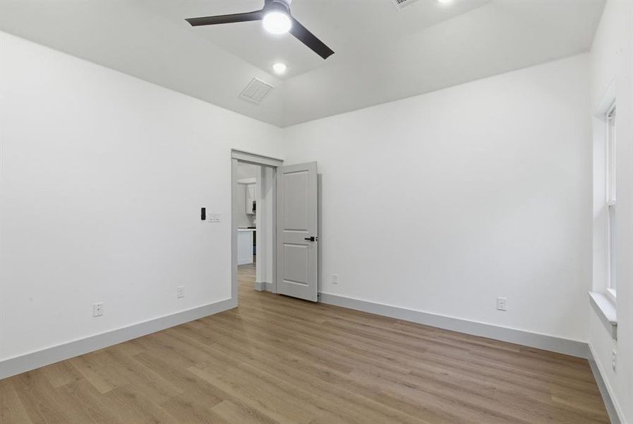 Spacious, unfurnished interior of a new home in , Log Cabin (Image 23).