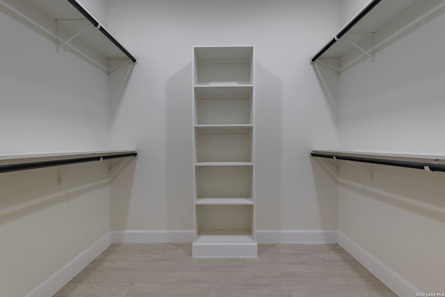 Spacious, unfurnished interior of a new home in , Eagle Pass (Image 28).