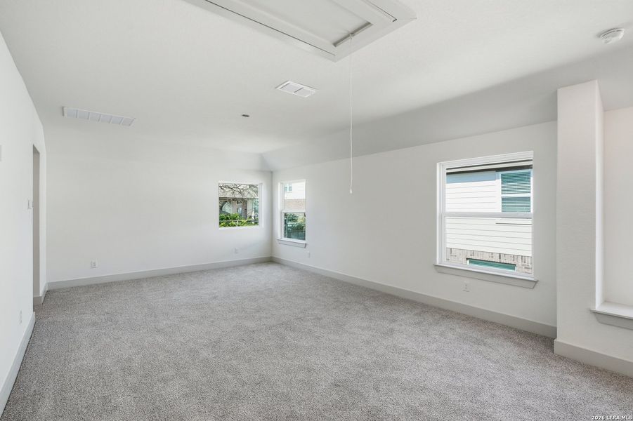 Spacious, unfurnished interior of a new home in Buffalo Crossing, Cibolo (Image 27).