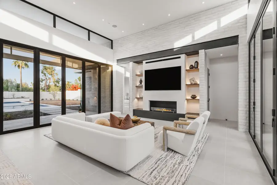 MAIN LIVING - VIEW IV