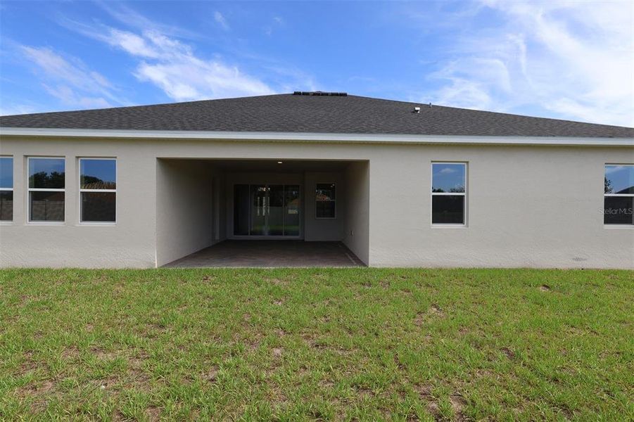 Exterior details and patio area of a home in Willow Run, Apopka (Image 3).