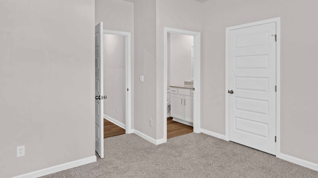 Spacious, unfurnished interior of a new home in Riverwood Gardens, Oakland (Image 31).