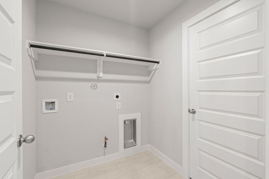 Spacious, unfurnished interior of a new home in Sunterra North, Katy (Image 25).