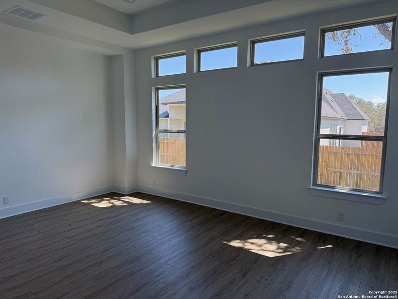 Spacious, unfurnished interior of a new home in Mesa Western, Cibolo (Image 28).