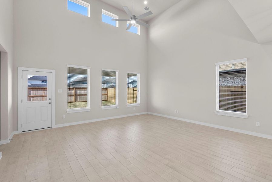 Spacious, unfurnished interior of a new home in Morton Creek Ranch, Katy (Image 16).