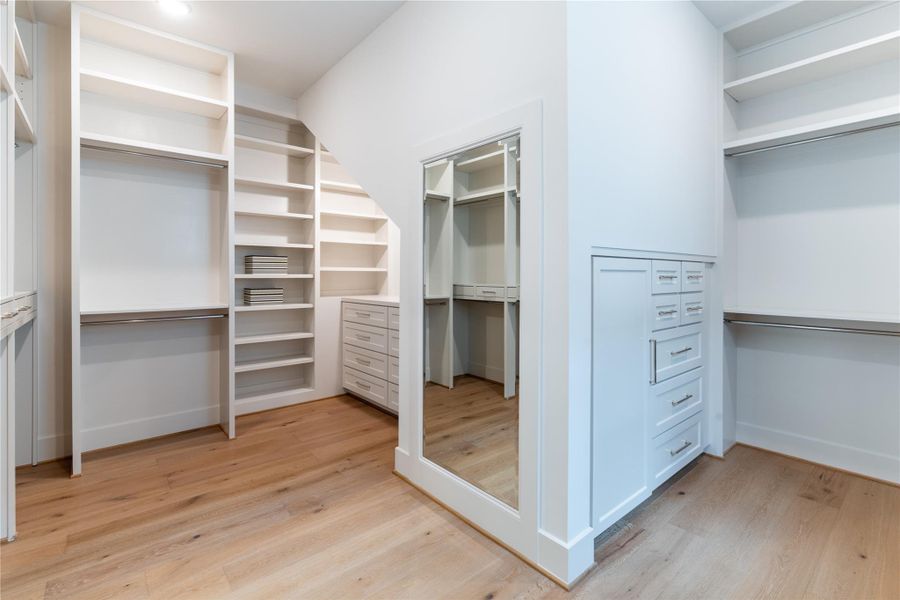 Spacious, unfurnished interior of a new home in , Spring (Image 19).