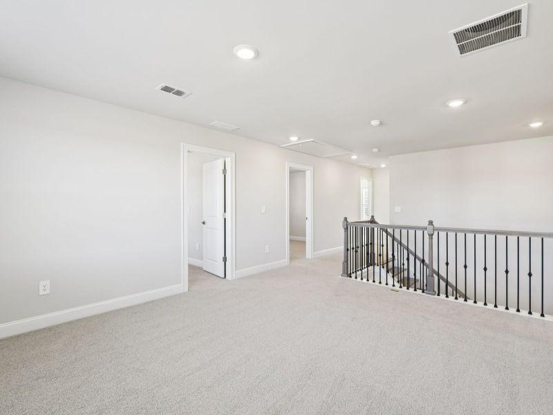 Spacious, unfurnished interior of a new home in River Pointe, Monroe (Image 14).