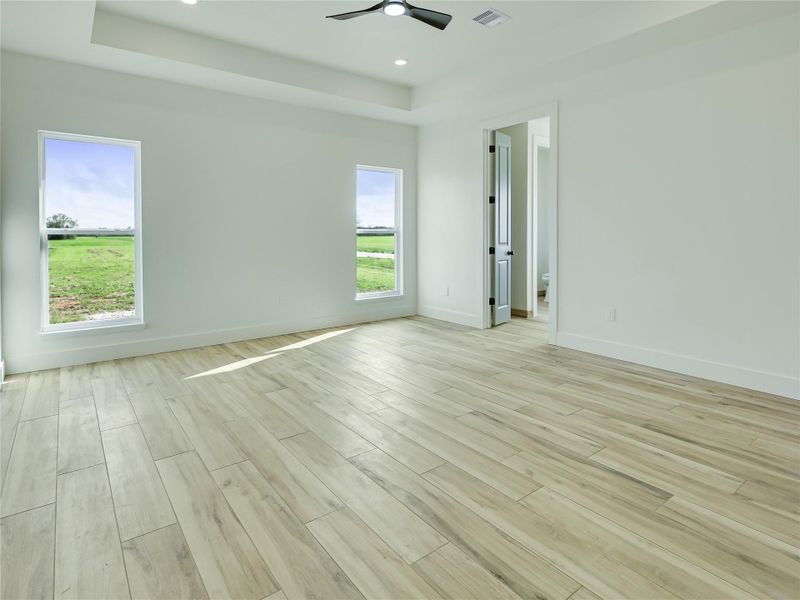 Spacious, unfurnished interior of a new home in , Angleton (Image 21).