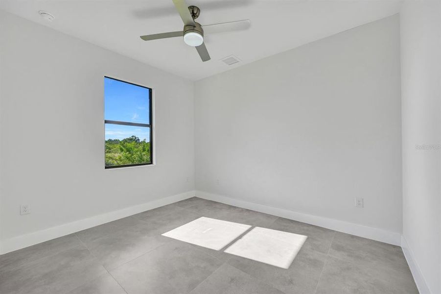 Spacious, unfurnished interior of a new home in , Lehigh Acres (Image 10).