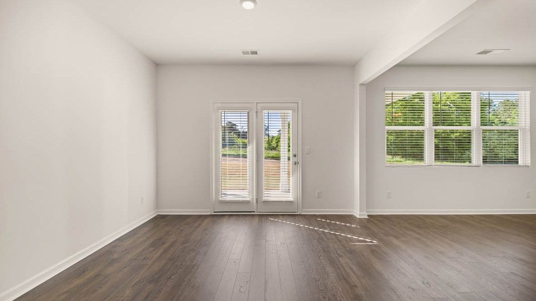 Spacious, unfurnished interior of a new home in Estates at Deer Hollow, Grovetown (Image 15).