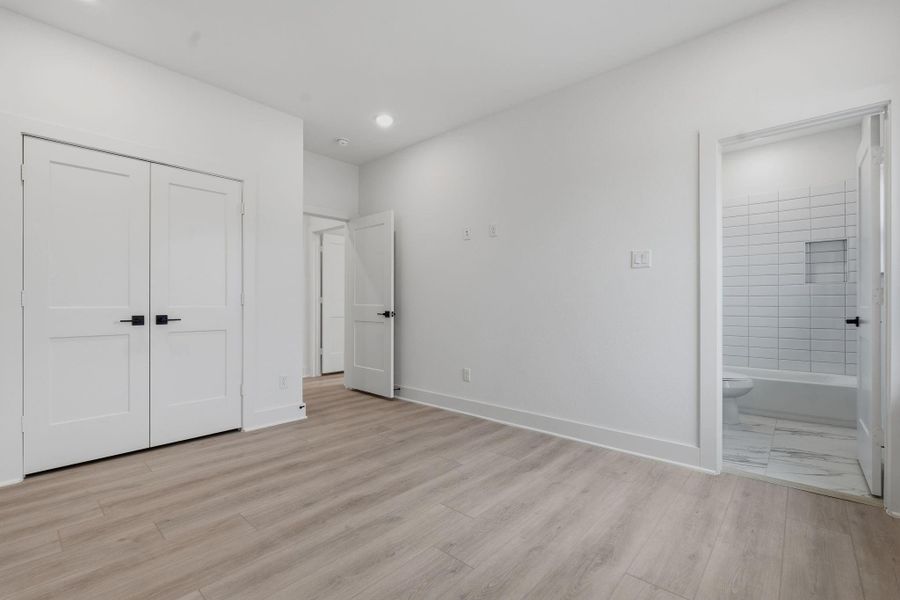 Spacious, unfurnished interior of a new home in , Houston (Image 14).