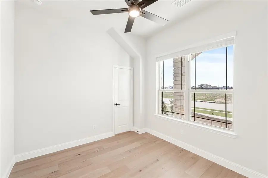 Spacious, unfurnished interior of a new home in Sunrise at Garden Valley, Waxahachie (Image 36).