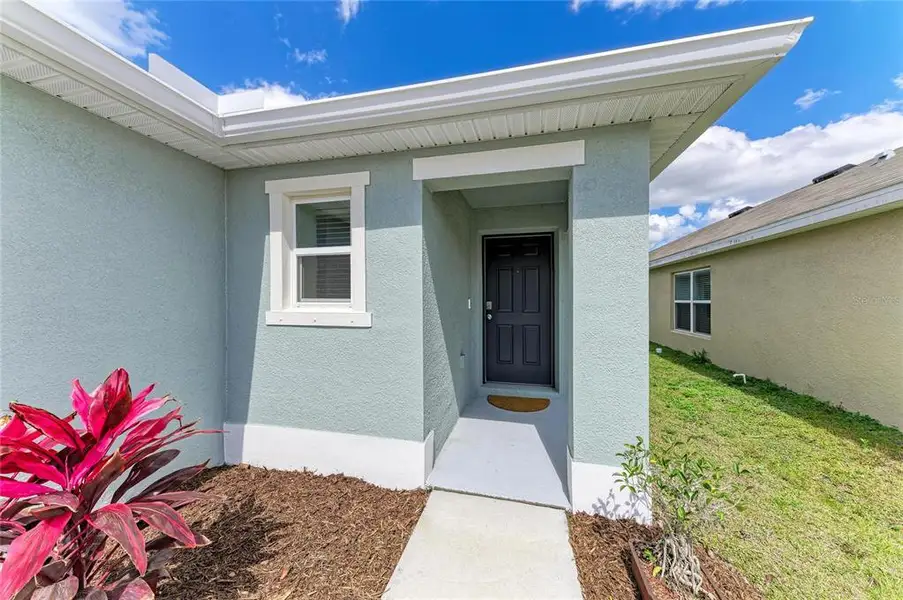 Exterior details and patio area of a home in Evergreen, Bradenton (Image 3).