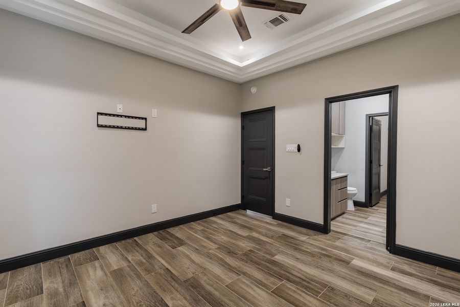 Spacious, unfurnished interior of a new home in , Eagle Pass (Image 26).