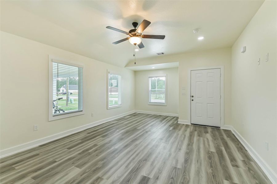 Spacious, unfurnished interior of a new home in , Conroe (Image 14).