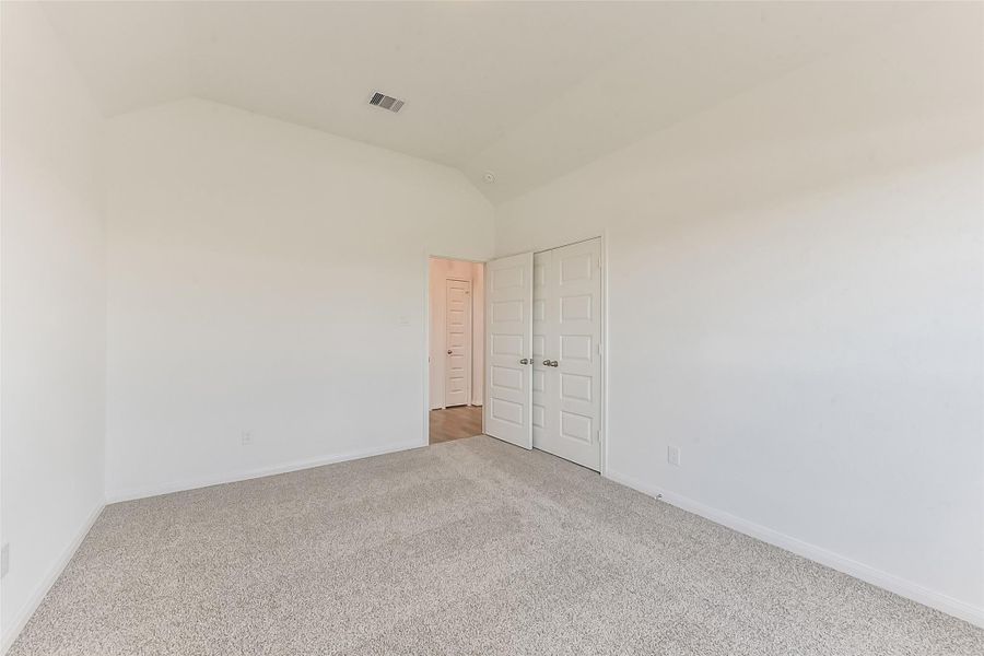 Spacious, unfurnished interior of a new home in River Ranch Meadows, Dayton (Image 20).