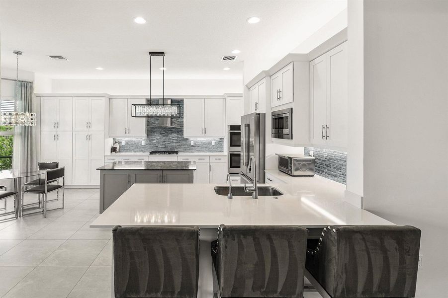 BREAKFAST BAR
