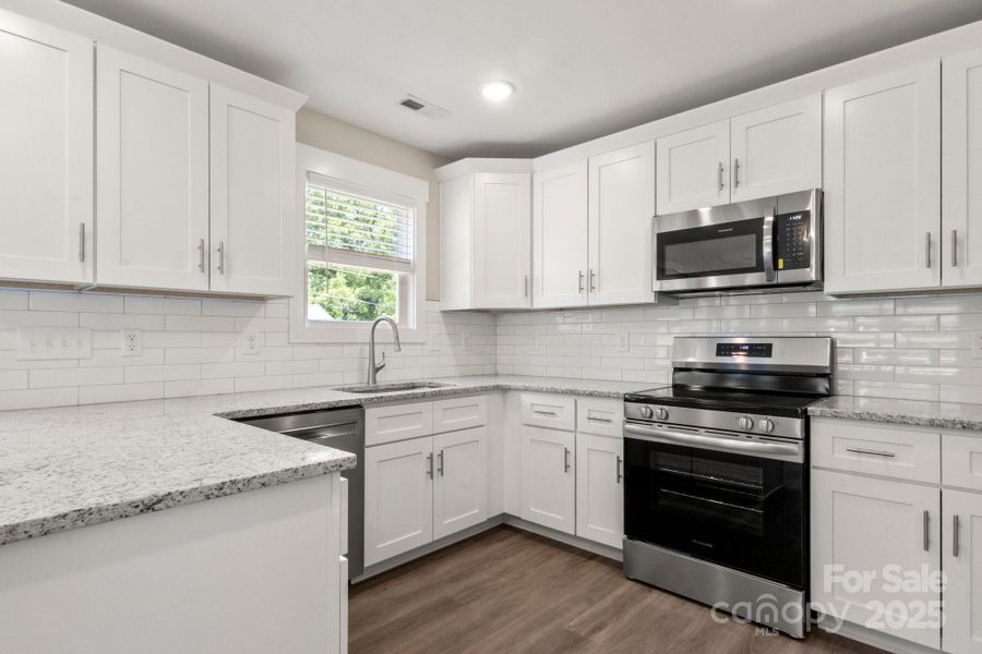 Kitchen with backsplash