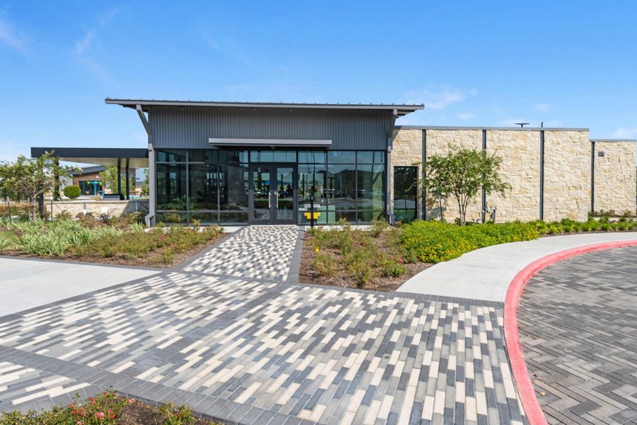 Community amenities in Sunterra North, Katy (Image 29).