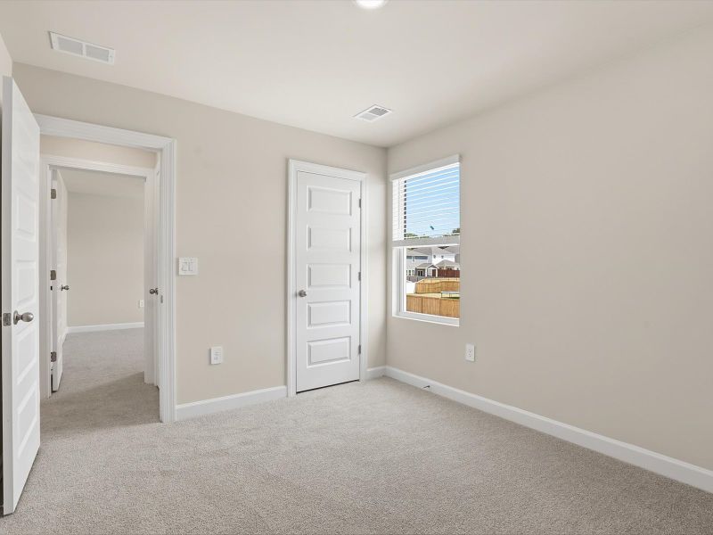 Spacious, unfurnished interior of a new home in Village at White Pine, Pendleton (Image 20). Spacious, unfurnished interior of a new home in Village at White Pine, Pendleton (Image 20).